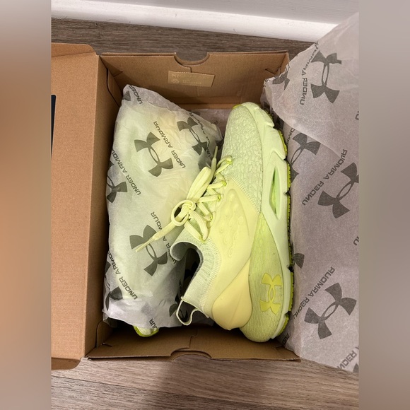 Women’s Under Armour shoes, size 7.5 - Picture 8 of 9